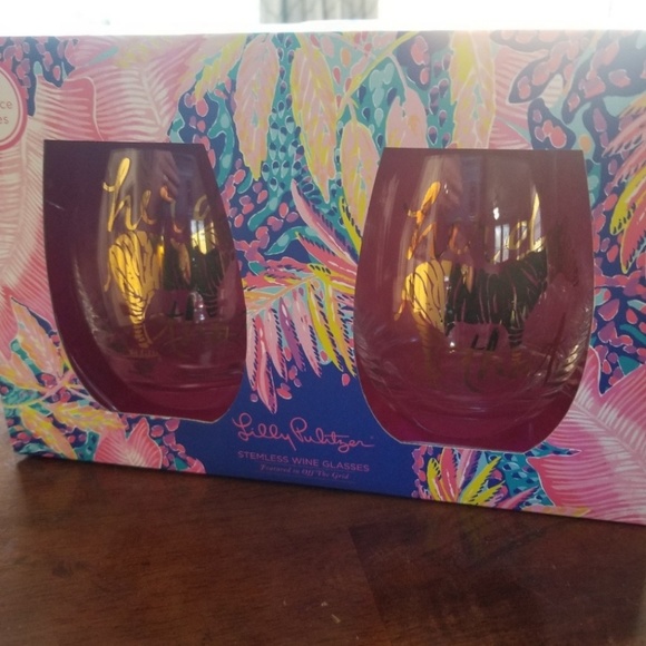 🌴Lilly Pulitzer Wine Glasses, Stemless - Picture 2 of 4
